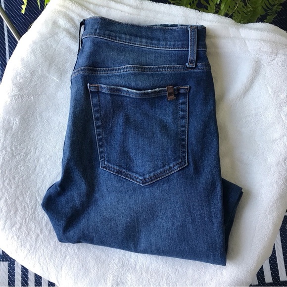 Joe’s women jeans Size 32 Dark Wash Stretch button & zip front - Picture 2 of 9